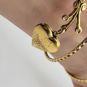 Gold Tone Wrap Bracelet Heart Locket 2.5in dia adjustable